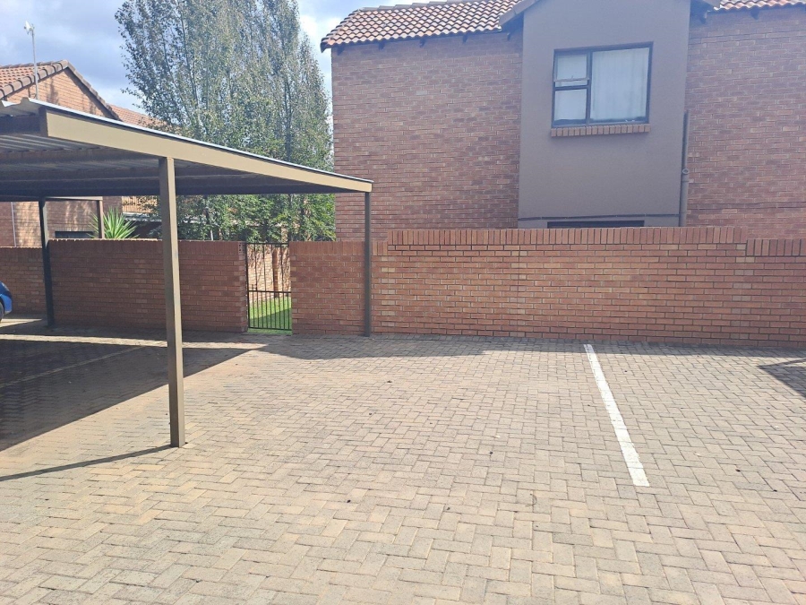 2 Bedroom Property for Sale in Langenhovenpark Free State